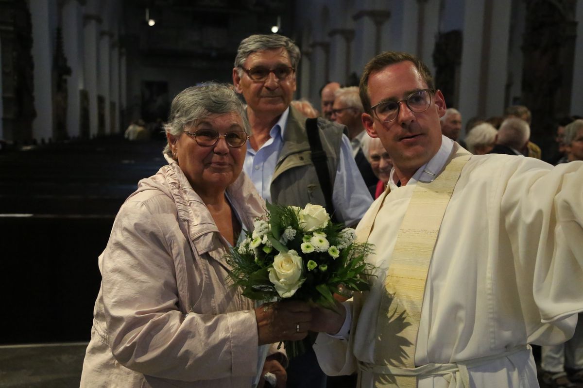 Bischof Dr. Franz Jung hat am Donnerstagnachmittag, 4. Juli, mit etwa 320 Paaren im Kiliansdom ihr goldenes oder diamantenes Ehejubiläum gefeiert.
