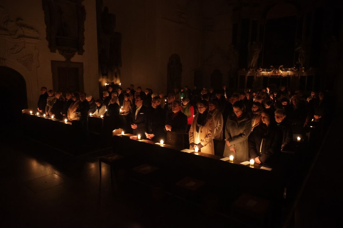 Bischof Dr. Franz Jung feierte am Samstag, 19. April, im Würzburger Kiliansdom die Osternacht. 