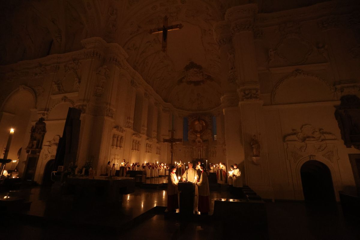 BIschof Dr. Franz Jung feiert am Samstagabend, 16. April, im Würzburger Kiliansdom die Osternacht.