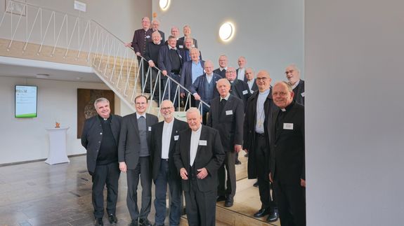 Die Domkapitel aus Würzburg und Erfurt trafen sich am Freitag, 28.März, zu einer Begegnung im Würzburger Burkardushaus. Die Domkapitel aus Würzburg und Erfurt trafen sich am Freitag, 28.März, zu einer Begegnung im Würzburger Burkardushaus.