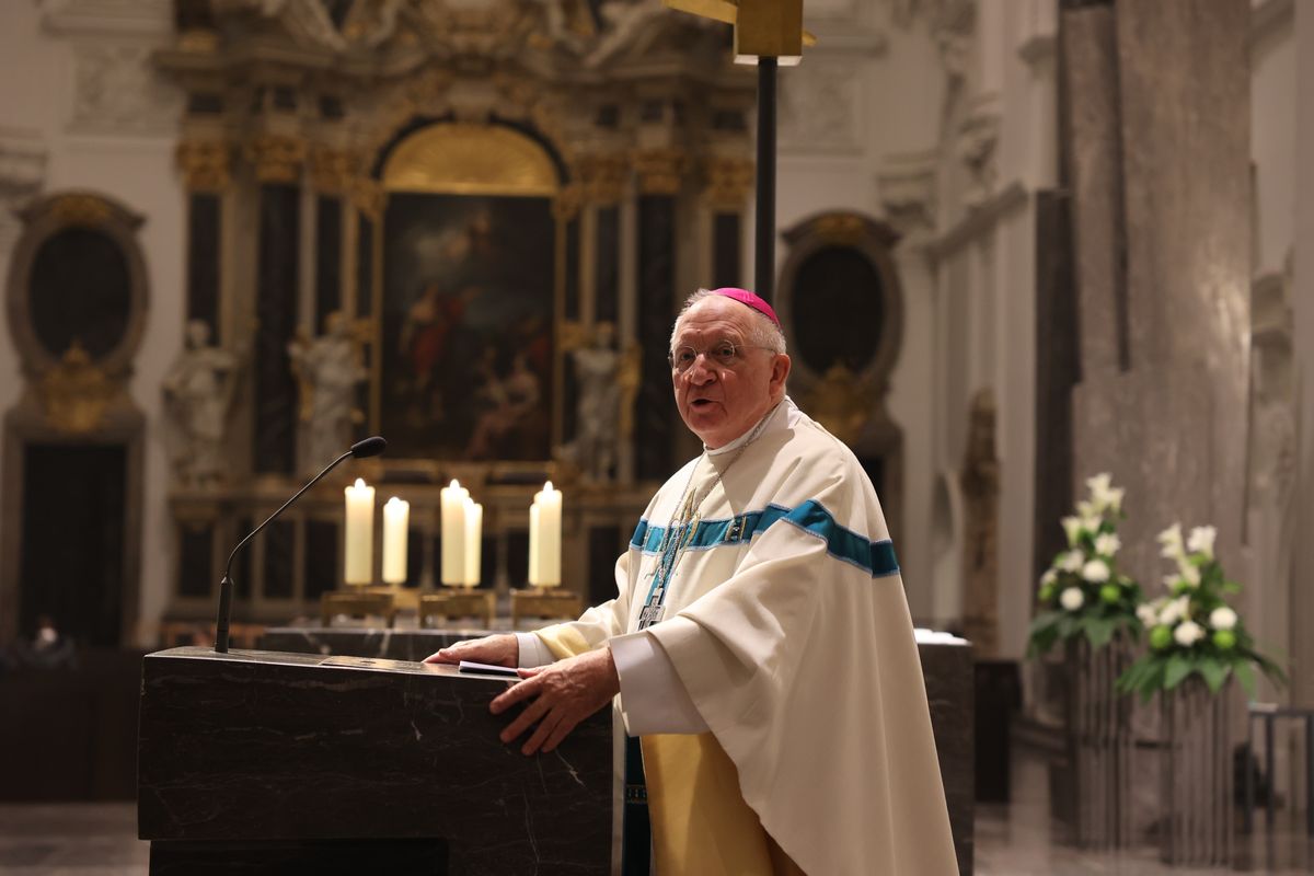 "Gott ist stärker als all das, was unser Leben erniedrigt und kleinmacht", betonte Weihbischof Ulrich Boom in seiner Predigt. "Gott ist stärker als all das, was unser Leben erniedrigt und kleinmacht", betonte Weihbischof Ulrich Boom in seiner Predigt.