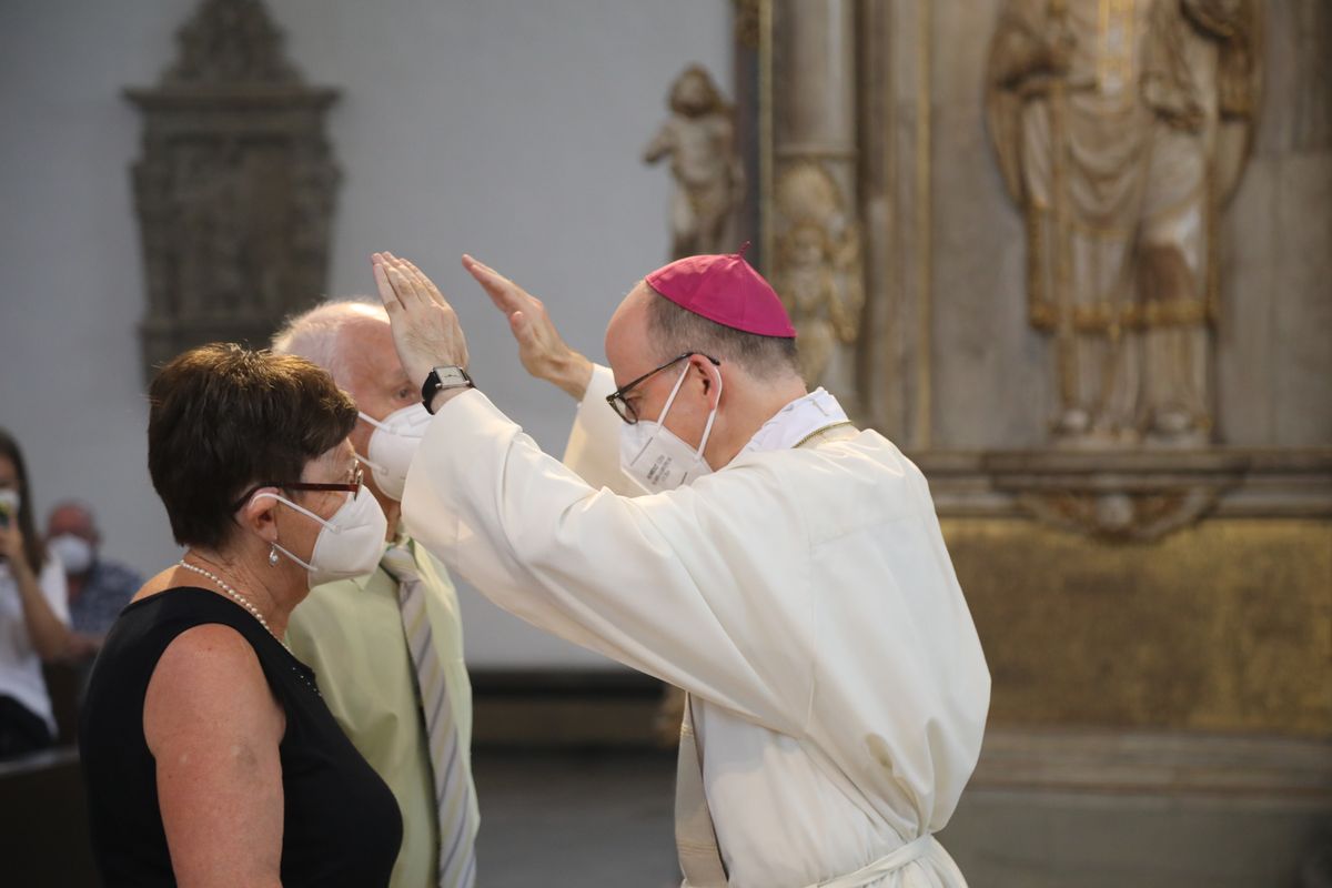 2621/0621 Dankgottesdienst für Ehejubilare mit Bischof Jung_27809