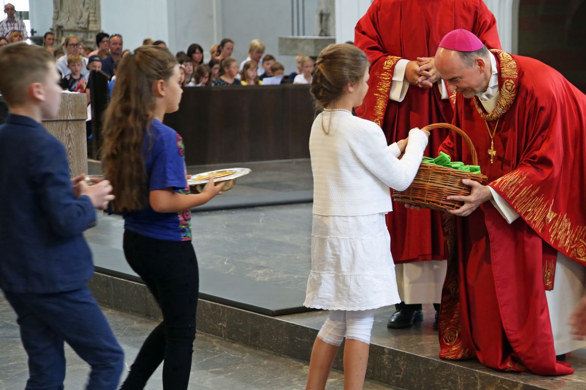 2819/0752 Kiliani-Wallfahrt der Kommunionkinder_16016