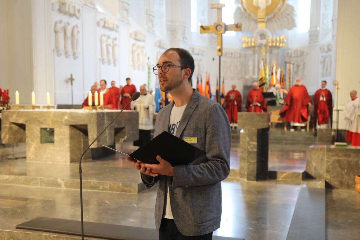 Weihbischof Paul Reder feierte am Dienstagabend, 8. Juli, einen Kiliani-Pontifikalgottesdienst mit den Katholischen Erwachsenenverbänden im Kiliansdom. 