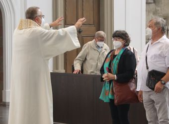 Im Anschluss an den Ehejubilarsgottesdienst mit Weihbischof Ulrich Boom am Freitagvormittag, 2. Juli, konnten sich die Paare von ihm und weiteren Priestern und Diakonen segnen lassen.