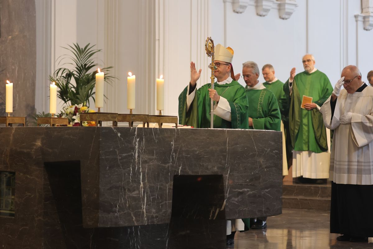 Mit einem Pontifikalgottesdienst im Kiliansdom und einem Festakt in Burkardushaus ist am Sonntag, 27. Oktober, in Würzburg der bundesweite Abschluss des Monats der Weltmission begangen worden. Beispielland war in diesem Jahr Papua-Neuguinea.