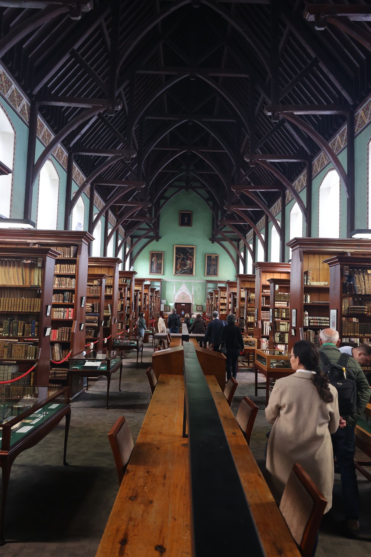 Blick in die beeindruckende historische Bibliothek des Priesterseminars.