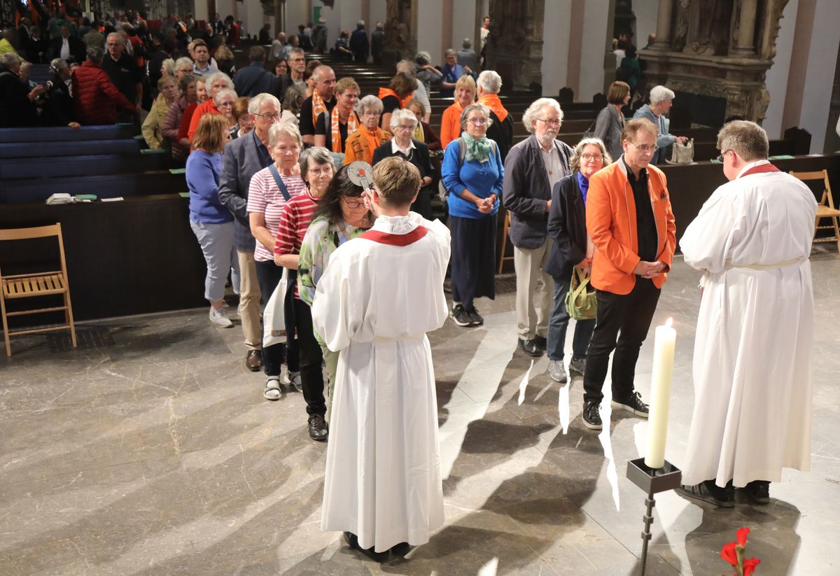 Weihbischof Paul Reder feierte am Dienstagabend, 8. Juli, einen Kiliani-Pontifikalgottesdienst mit den Katholischen Erwachsenenverbänden im Kiliansdom. 