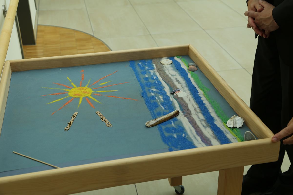 Weihbischof Paul Reder hat am Mittwoch, 9. Juli, einen Kiliani-Gottesdienst in der Kapelle der Ritaschwestern am Juliusspital Hospiz in Würzburg gefeiert. Nach dem Gottesdienst besuchte er das Hospiz und kam in den Austausch mit Mitarbeitenden und Gästen.