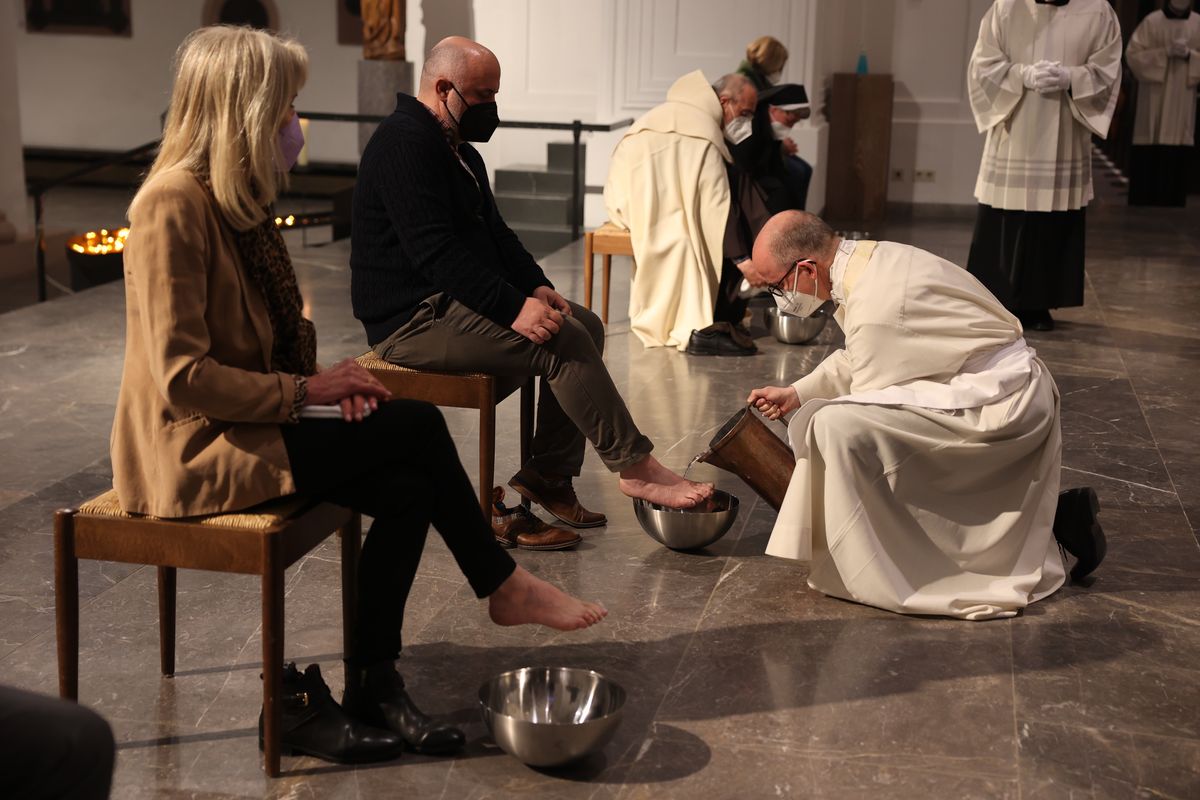 Mit der Messe vom Letzten Abendmahl am Gründonnerstag, 14. April, hat Bischof Dr. Franz Jung im Würzburger Kiliansdom die drei österlichen Tage vom Leiden und Sterben, von der Grabesruhe und der Auferstehung des Herrn eröffnet.