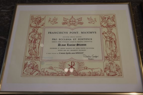 Zum Ehrenkreuz gab es auch jeweils eine päpstliche Urkunde.