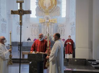 Mit einem Kiliani-Pontifikalgottesdienst im Kiliansdom mit Bischof Dr. Franz Jung ist am Dienstagabend, 6. Juli, das 50. Jubiläum der Berufsgruppe der Pastoralreferentinnen und -referenten im Bistum Würzburg gefeiert worden.