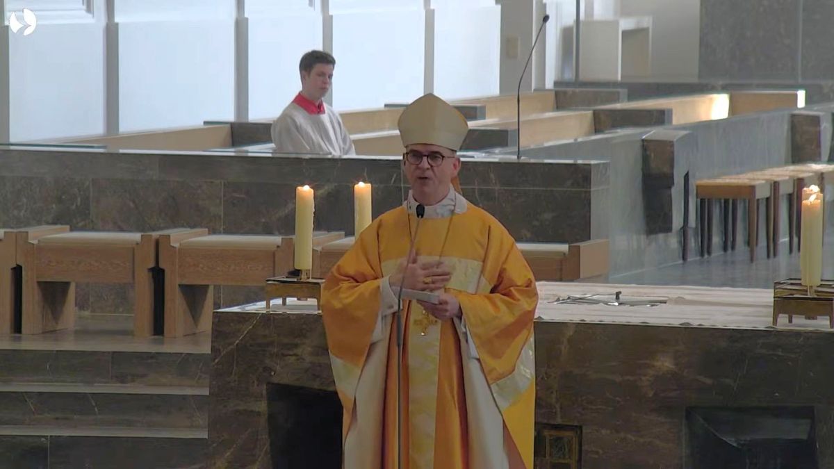 Bischof Dr. Franz Jung feierte die Pontifikalmesse am Ostersonntag, 20. April, im Würzburger Kiiansdom.