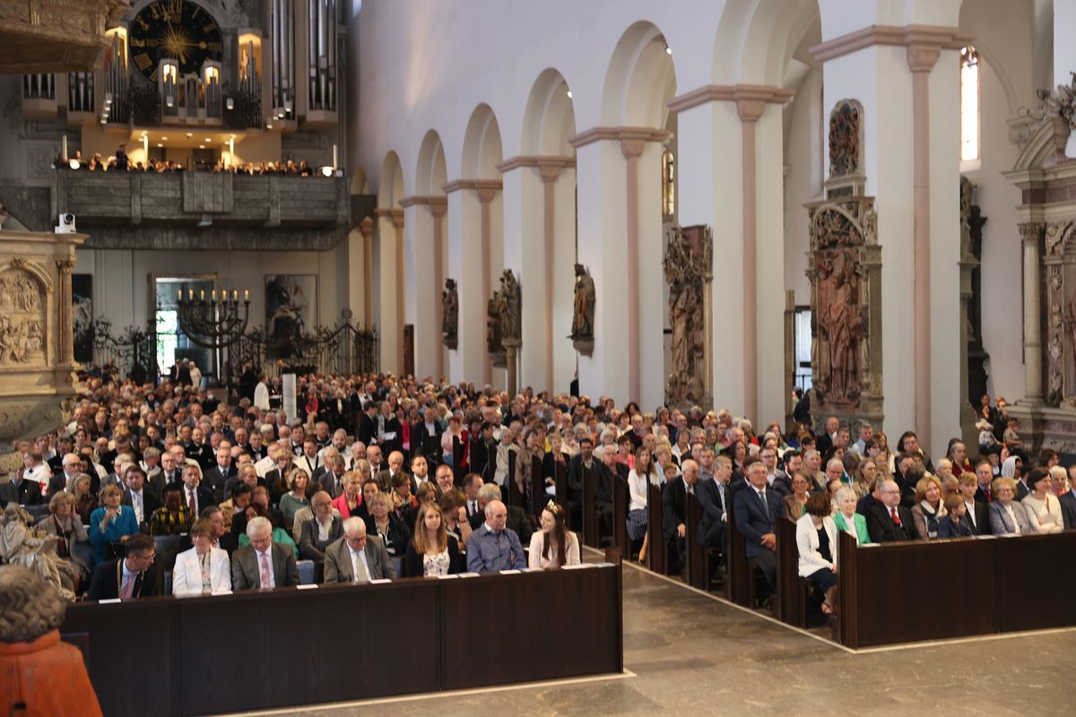 Bei einem Pontifkalgottesdienst im Würzburger Kiliansdom ist an Christi Himmelfahrt, 9. Mai 2024, Weihbischof Paul Reder zum Bischof geweiht worden. 