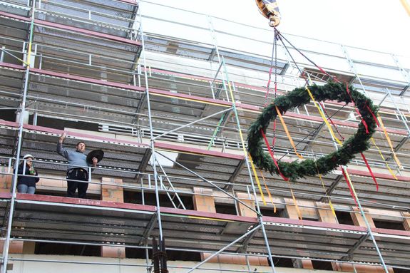 Seit Mitte 2017 wird das Matthias-Ehrenfried-Haus in Würzburg generalsaniert. Im November 2020 soll es wieder eröffnet werden. Das Bild entstand beim Richtfest im September 2018. Seit Mitte 2017 wird das Matthias-Ehrenfried-Haus in Würzburg generalsaniert. Im November 2020 soll es wieder eröffnet werden. Das Bild entstand beim Richtfest im September 2018.