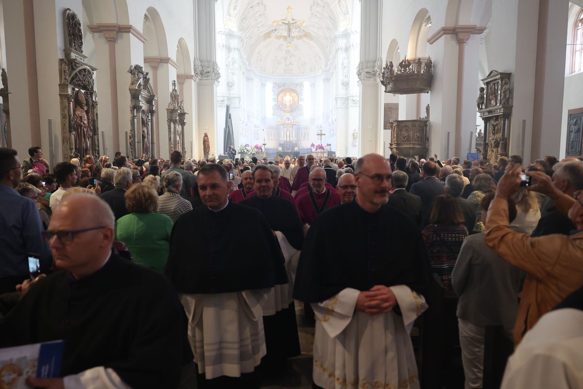 Bei einem Pontifikalgottesdienst im Würzburger Kiliansdom ist an Christi Himmelfahrt, 9. Mai 2024, Weihbischof Paul Reder zum Bischof geweiht worden. 