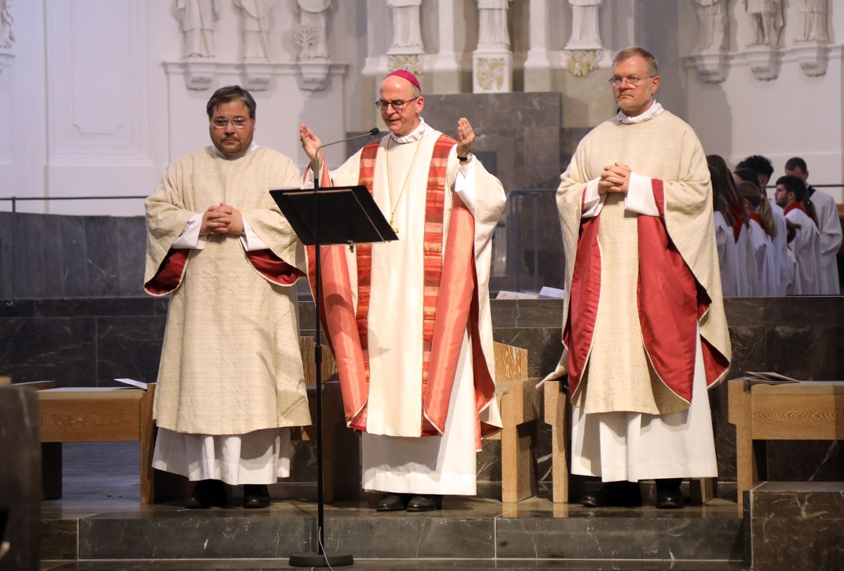 Fünf Frauen und zwei Männer hat Bischof Dr. Franz Jung bei einem Pontifikalgottesdienst am Freitag, 18. Juli 2025, als Pastoral- beziehungsweise Gemeindereferentinnen und -referenten beauftragt.