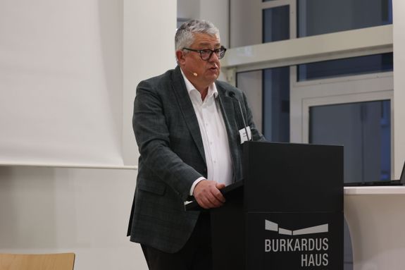 Professor Dr. Matthias Reményi Professor Dr. Matthias Reményi