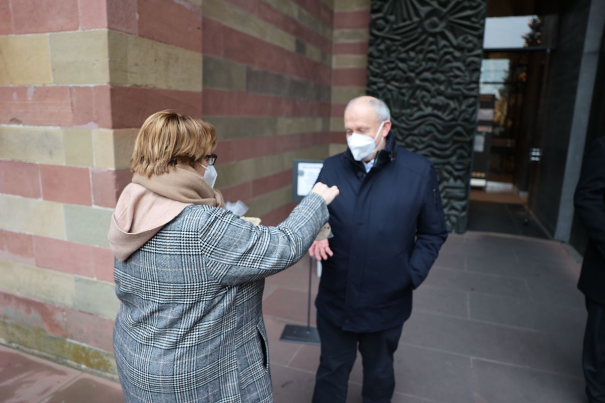 Einen adventlichen Gottesdienst für die Mitarbeitenden von Caritas und Bischöflichem Ordinariat Würzburg hat Bischof Dr. Franz Jung am Donnerstag, 16. Dezember, im Kiliansdom gefeiert.