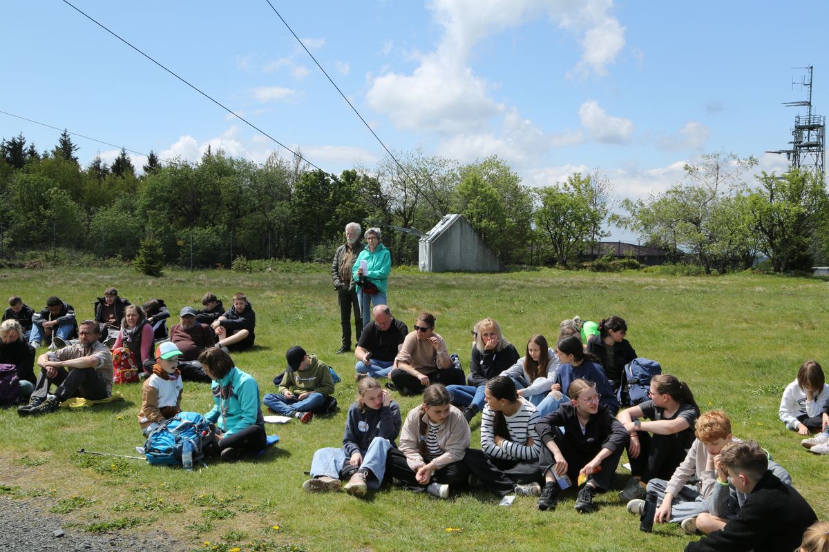 Fast 400 Gläubige haben an der Ökumenischen Kreuzbergwallfahrt mit Bischof Jung und Regionalbischöfin Bornowski teilgenommen.  Fast 400 Gläubige haben an der Ökumenischen Kreuzbergwallfahrt mit Bischof Jung und Regionalbischöfin Bornowski teilgenommen.