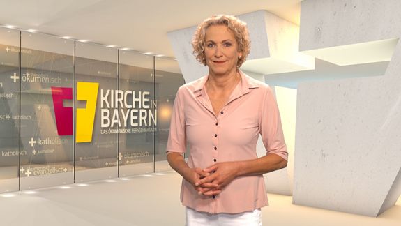 Bernadette Schrama führt am Sonntag, 21. September, durch das ökumenische Fernsehmagazin "Kirche in Bayern".