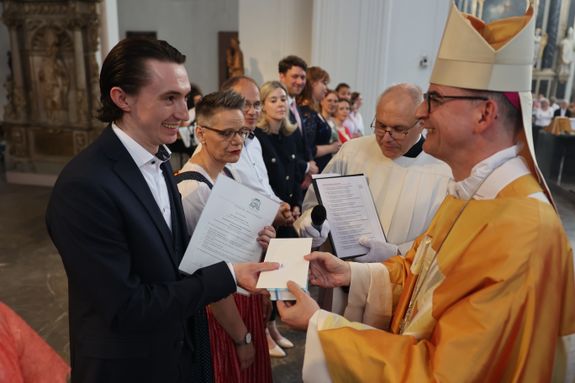 Bischof Dr. Franz Jung beauftragte Gabriel Abb als Pastoralreferenten.