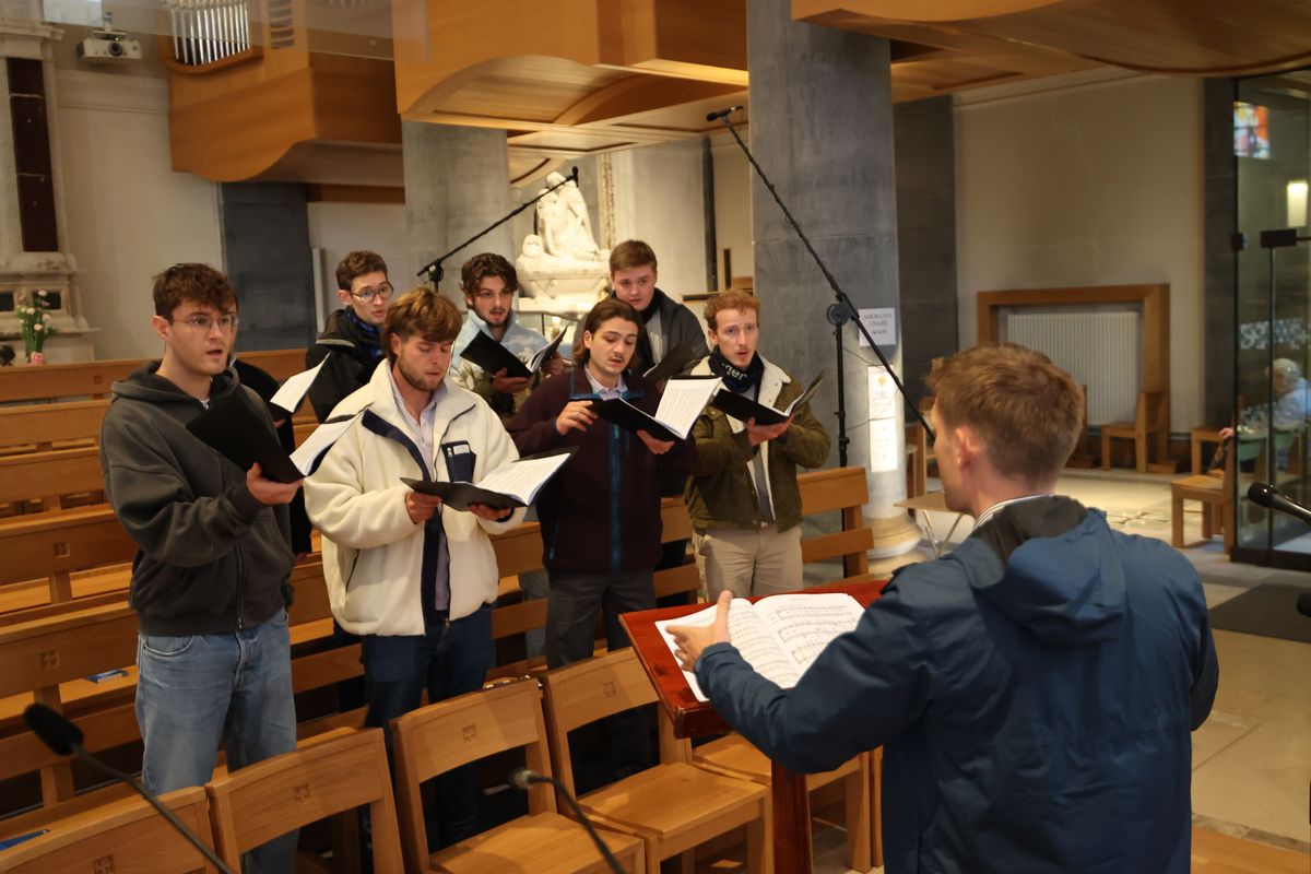 Bischof Dr. Franz Jung feierte am Festtag des heiligen Franziskus in der Kathedrale des heiligen Mél in Longford einen Gottesdienst. Im Anschluss lud die Pfarrei zum Kaffee in das Untergeschoss ein.