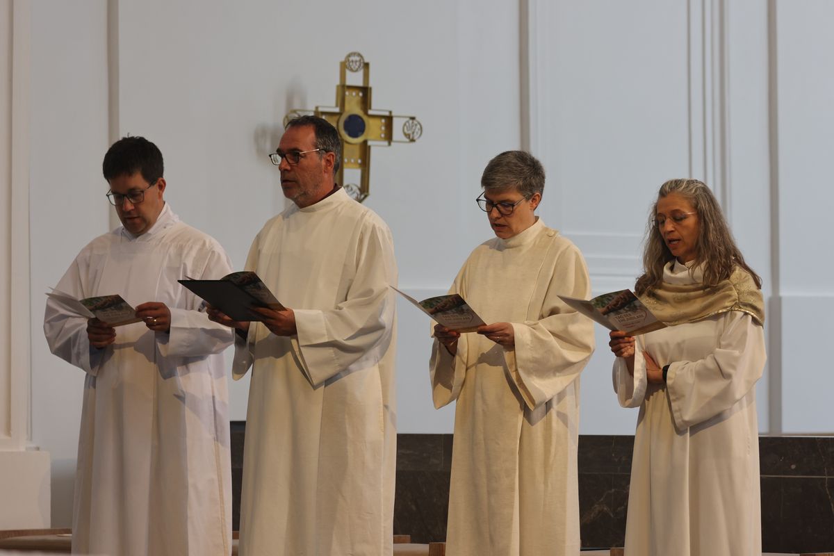 Mit mehr als 400 Ehepaaren, die seit 50, 60, 65 oder 70 Jahren verheiratet sind, hat Weihbischof em. Ulrich Boom am Donnerstagvormittag, 4. Juli, im Würzburger Kiliansdom einen Pontifikalgottesdienst gefeiert.