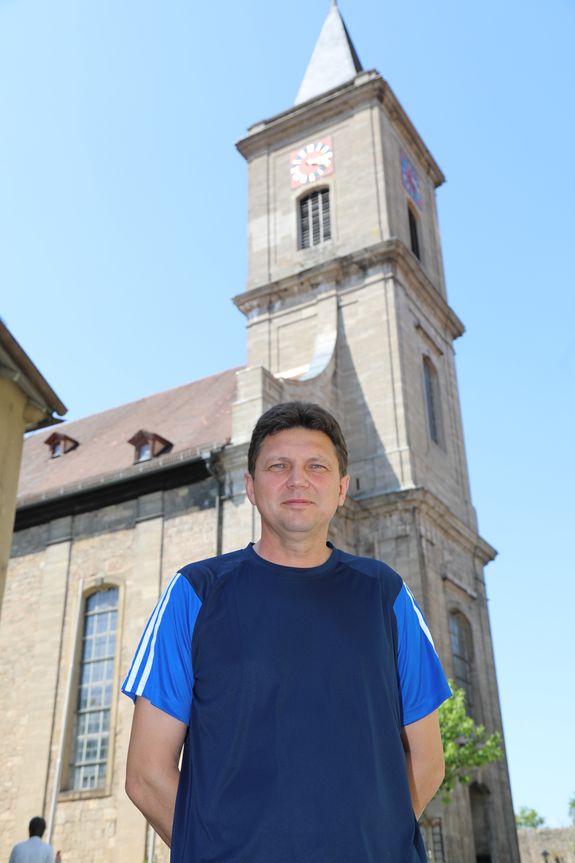 Josip Frančić, Trainer von Regionalligist TSV Aubstadt, engagiert sich auch in der Pfarrei Mariä Himmelfahrt in Bad Neustadt.