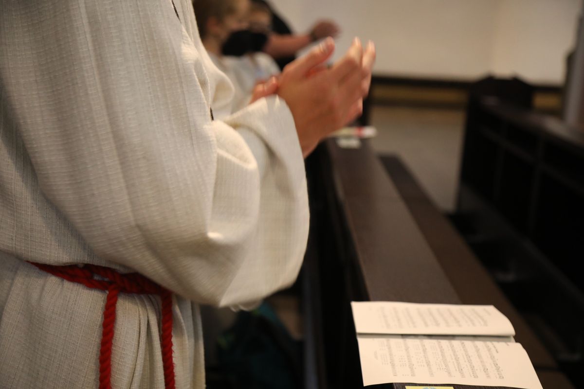 2721/0661 Ministranten-Gottesdienst_28701 Weihbischof Ulrich Boom hat anlässlich der Kiliani-Wallfahrtswoche mit den Ministranten einen Gottesdienst im Würzburger Dom gefeiert.