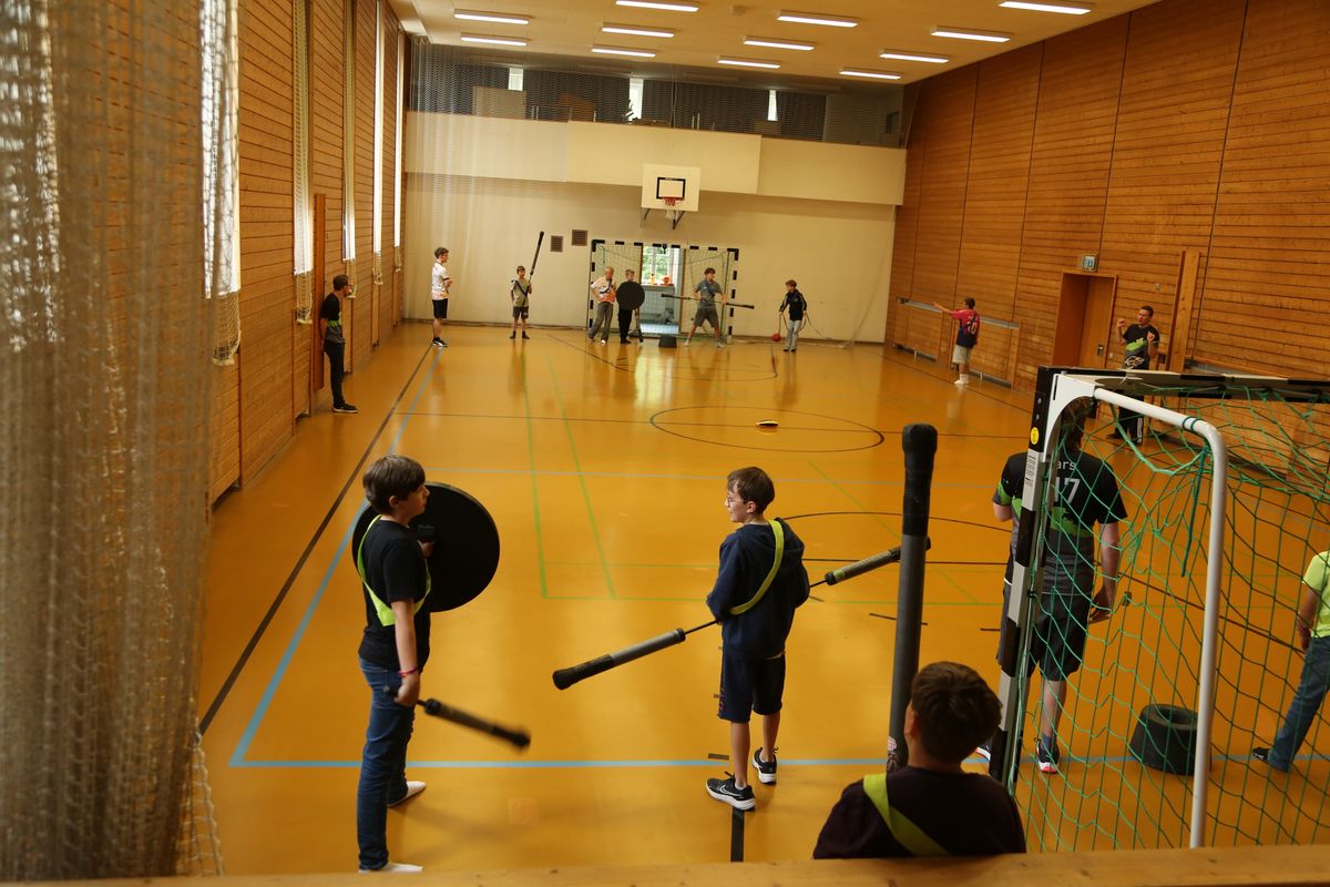 Am Tag der Jugend hat Weihbischof Paul Reder im Anschluss an ein buntes Workshop-Programm einen Kiliani-Gottesdienst mit den Jugendlichen im Kilianeum in Würzburg gefeiert.