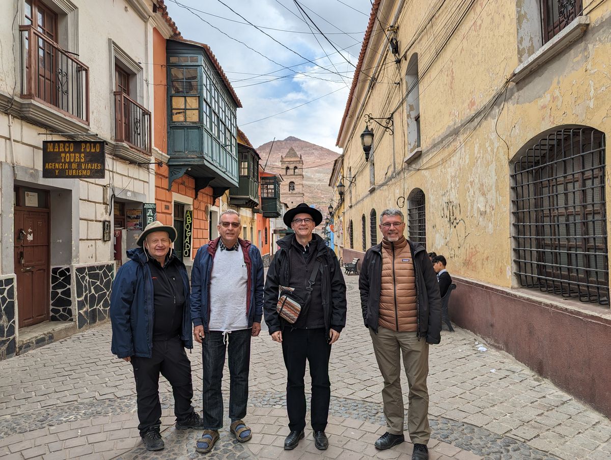 Die Würzburger Delegation mit Missionar Thomas Hermes  (2. von links) in Potosí. Die Würzburger Delegation mit Missionar Thomas Hermes  (2. von links) in Potosí.