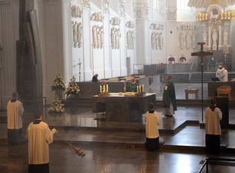 Mit einem Dankgottesdienst im Würzburger Kiliansdom hat Bischof Dr. Franz Jung am Sonntag, 13. Juni, den dritten Jahrestag seiner Bischofsweihe begangen.