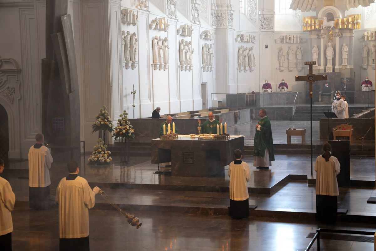 Mit einem Dankgottesdienst im Würzburger Kiliansdom hat Bischof Dr. Franz Jung am Sonntag, 13. Juni, den dritten Jahrestag seiner Bischofsweihe begangen.