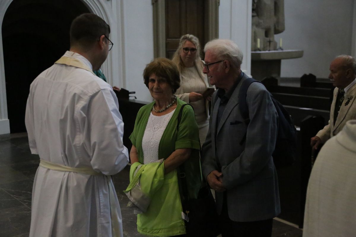 Bischof Dr. Franz Jung hat am Donnerstagnachmittag, 4. Juli, mit etwa 320 Paaren im Kiliansdom ihr goldenes oder diamantenes Ehejubiläum gefeiert.