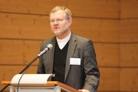 „Hier wurde durch Regelungen bis ins Detail das ‚Band der Einheit‘ der Kirche so eng gezogen, dass es einzelne stranguliert“, kommentierte Generalvikar Domdekan Dr. Jürgen Vorndran die jüngste Instruktion aus Rom.