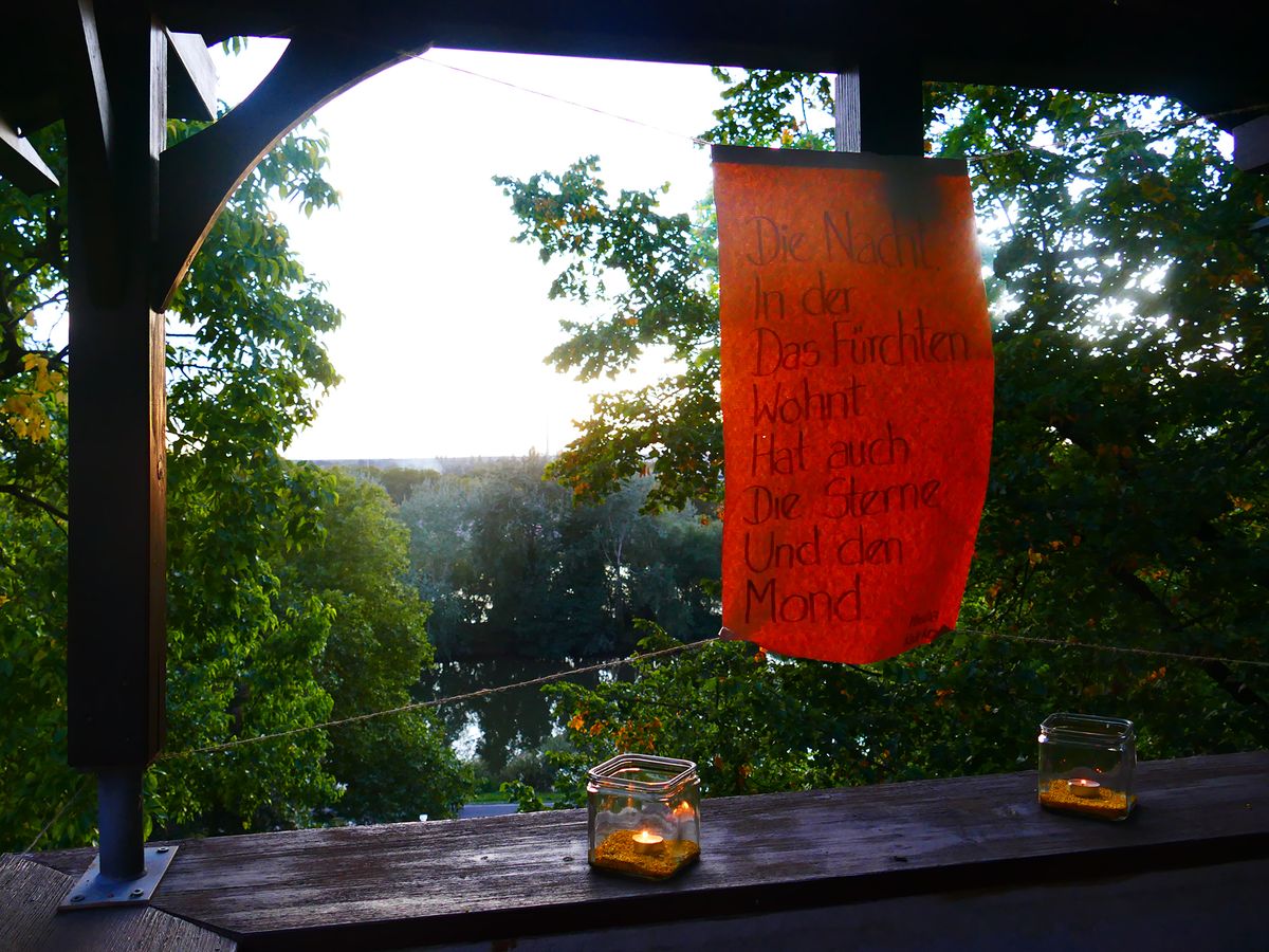 Viel zu entdecken gab es im Sinnesgarten, den die Aschaffenburger Gruppe des Frauenbundes im Marienstift aufgebaut hatte. Viel zu entdecken gab es im Sinnesgarten, den die Aschaffenburger Gruppe des Frauenbundes im Marienstift aufgebaut hatte.