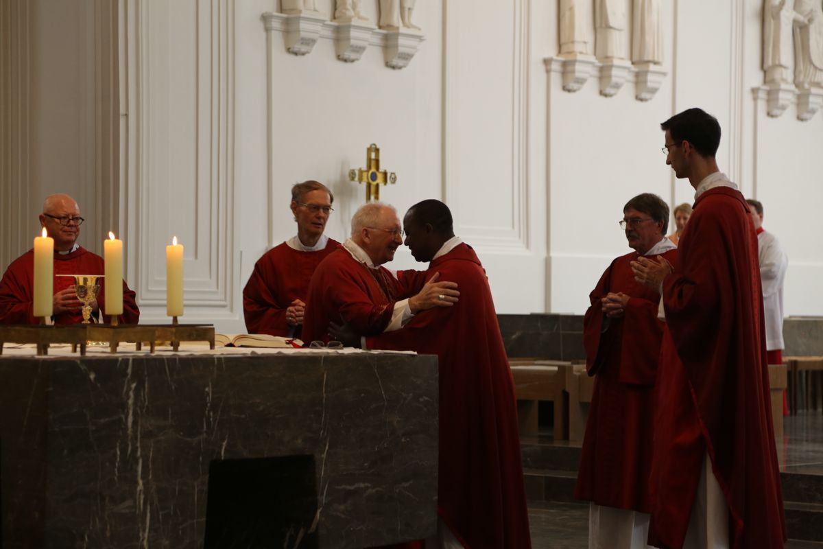 Weihbischof em. Ulrich Boom hat am Dienstag, 8. Juli, einen Kiliani-Gottesdienst für die Region Aschaffenburg und die Pfarrhausfrauen aus dem gesamten Bistum im Würzburger Kiliansdom gefeiert.