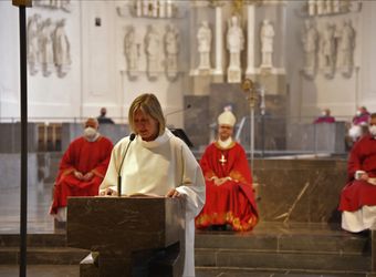 Mit einem Kiliani-Pontifikalgottesdienst im Kiliansdom mit Bischof Dr. Franz Jung ist am Dienstagabend, 6. Juli, das 50. Jubiläum der Berufsgruppe der Pastoralreferentinnen und -referenten im Bistum Würzburg gefeiert worden.