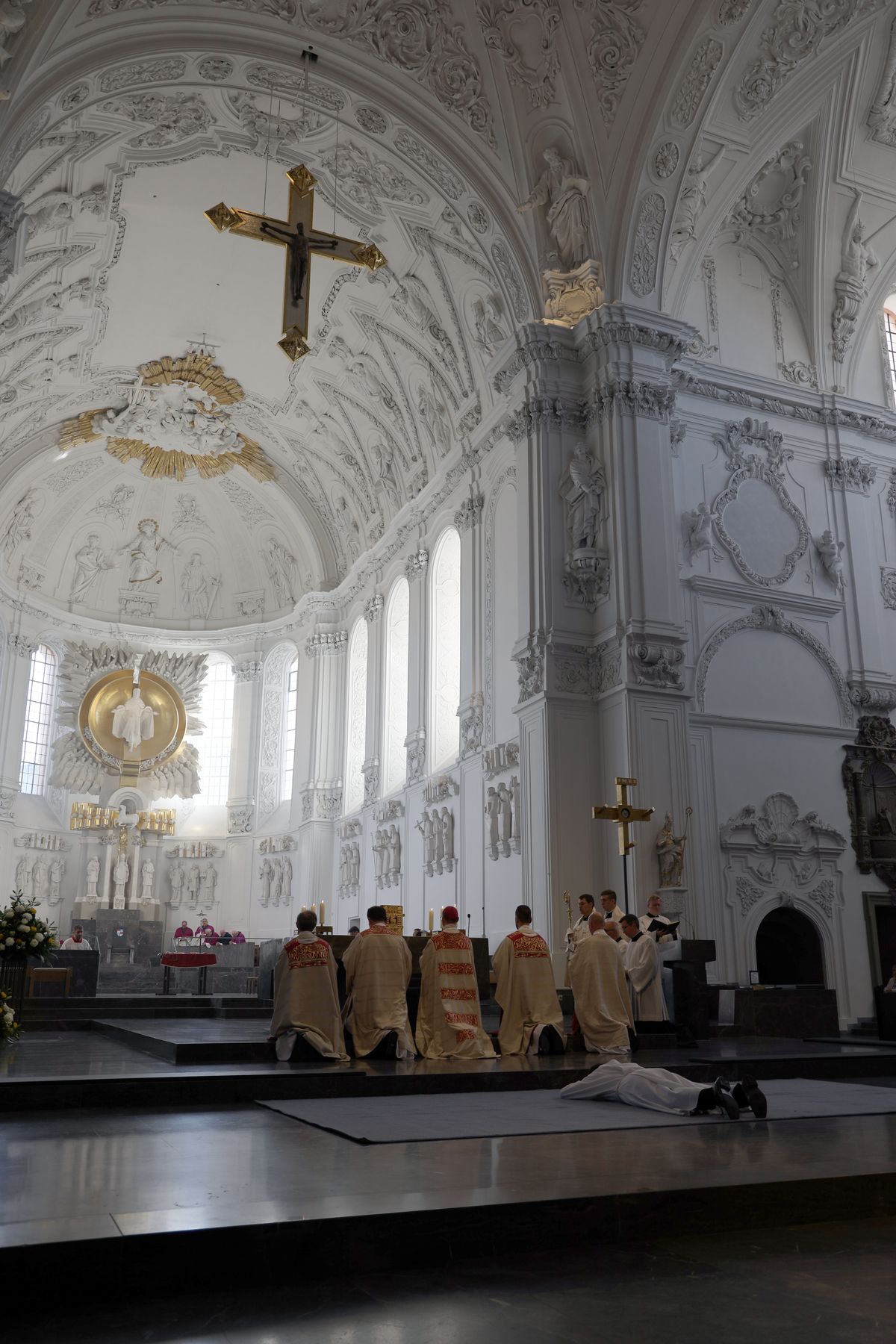 Bei einem feierlichen Gottesdienst im Würzburger Kiliansdom weihte Bischof Dr. Franz Jung Bertram Ziegler zum Diakon. Zahlreiche Verwandte, Freunde und Wegbegleiter des Priesterseminaristen nahmen an der Feier teil.