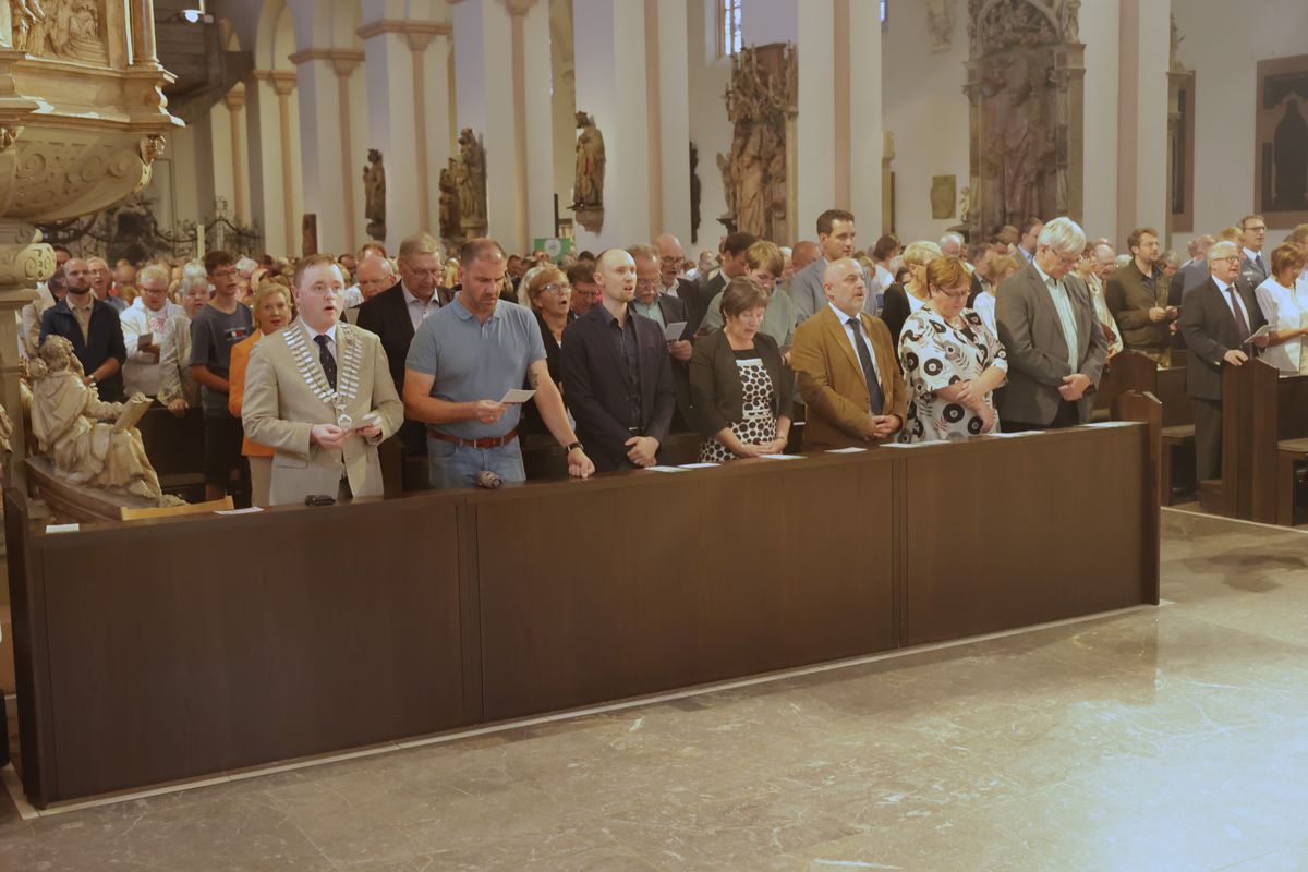 Rund 900 Personen feierten den Kiliani-Pontifikalgottesdienst für Räte und Politiker am Montagabend, 7. Juli, im Kiliansdom mit. Eine Begegnung auf dem Kiliansplatz schloss sich an. 