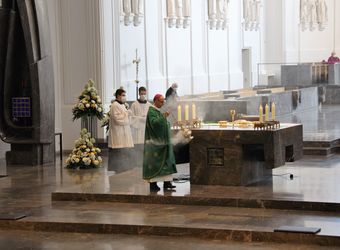 Mit einem Dankgottesdienst im Würzburger Kiliansdom hat Bischof Dr. Franz Jung am Sonntag, 13. Juni, den dritten Jahrestag seiner Bischofsweihe begangen.