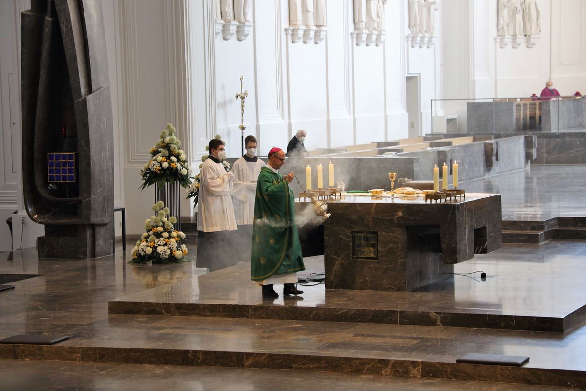 Mit einem Dankgottesdienst im Würzburger Kiliansdom hat Bischof Dr. Franz Jung am Sonntag, 13. Juni, den dritten Jahrestag seiner Bischofsweihe begangen.