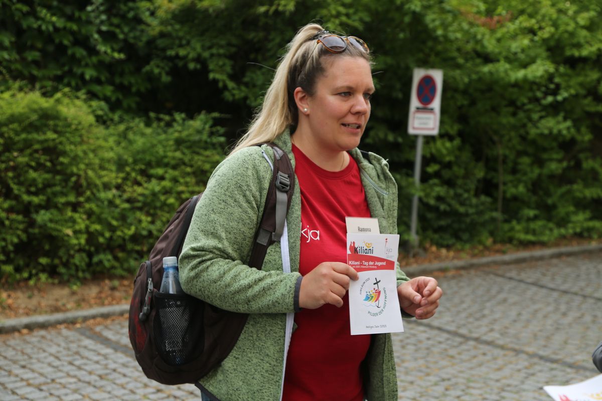 Am Tag der Jugend hat Weihbischof Paul Reder im Anschluss an ein buntes Workshop-Programm einen Kiliani-Gottesdienst mit den Jugendlichen im Kilianeum in Würzburg gefeiert.