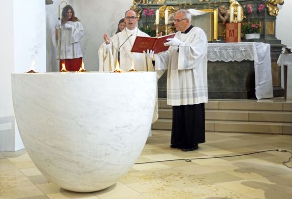 3920/0982 Rieden Sankt Ottilia Altarweihe_23201