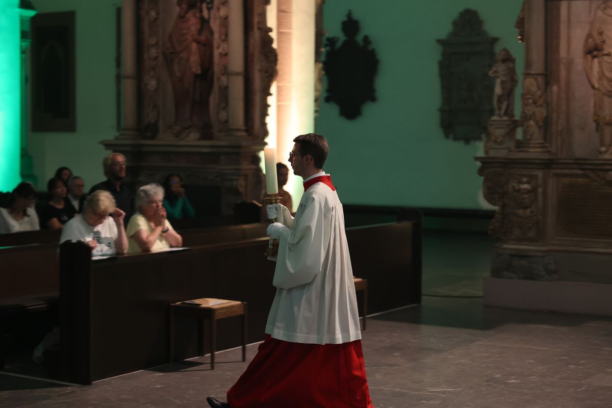 Die "Nacht der Hoffnung" am Samstagabend, 13. Juli, der Kiliani-Wallfahrtswoche lud zu Besinnung, Gebet und Kraftschöpfen in den Kiliansdom ein. Viele Passanten nutzten das Angebot, das um Mitternacht endete.