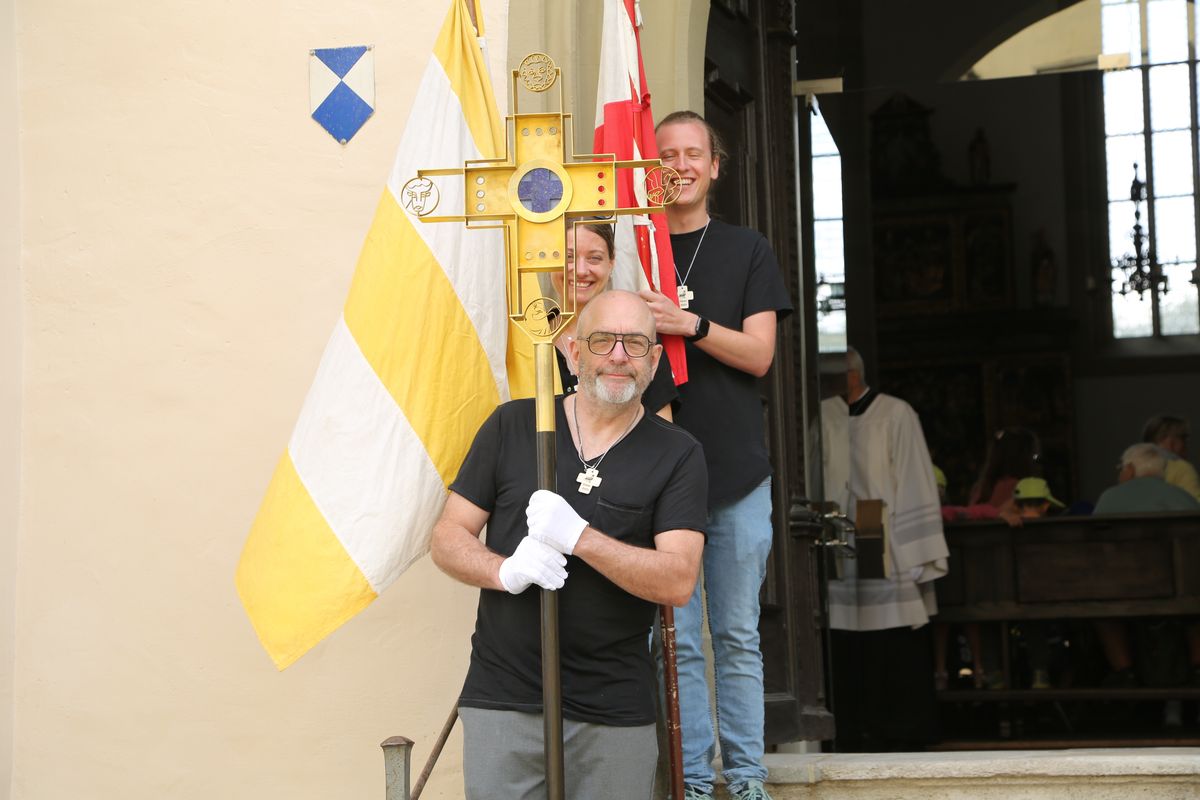 Rund 900 Kindergartenkinder haben am Freitag, 11. Juli, einen Gottesdienst mit Bischof Dr. Franz Jung in der Kirche Sankt Burkard gefeiert. Im Anschluss zogen sie über die Alte Mainbrücke in den Kiliansdom. 