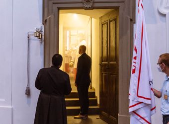 Bischof Dr. Franz Jung hat am Hochfest der Frankenapostel, Donnerstag, 8. Juli, mit haupt- und ehrenamtlichen Mitarbeiterinnen und Mitarbeitern der Caritas ein Pontifikalamt im Würzburger Kiliansdom gefeiert.