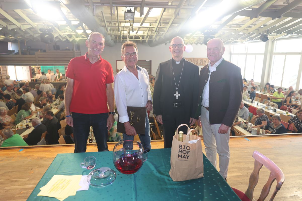 Von links: Fredi Breunig, Ansgar Büttner, Bischof Dr. Franz Jung, Landrat Thomas Habermann.