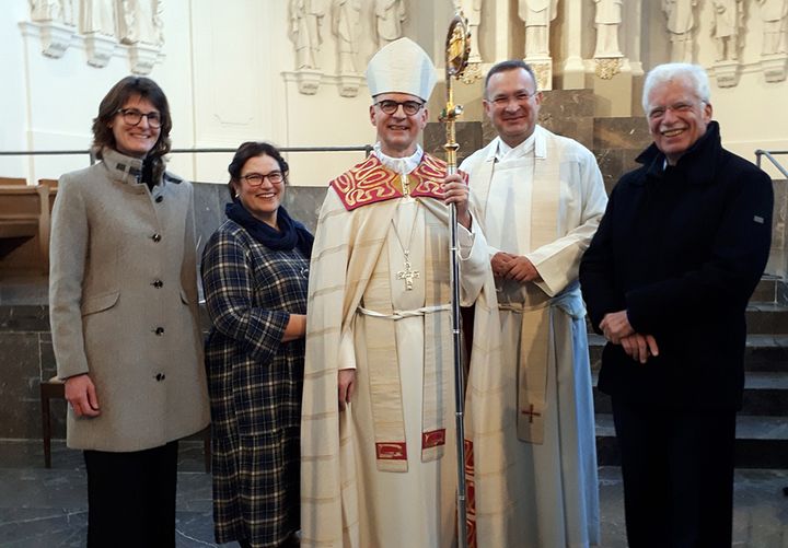 Bei der Beauftragungsfeier im Januar 2024 im Würzburger Kiliansdom (von links): Beate Nase, Christine Hieke, Bischof Dr. Franz Jung, Pfarrer Mariusz Kowalski und Bardo Diehl. 